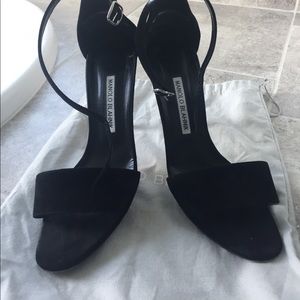 Manolo blahnik designer black ankle strap heels